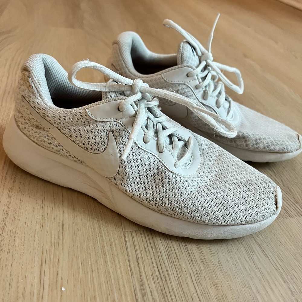 Size 8 Nike shoes. Super comfortable